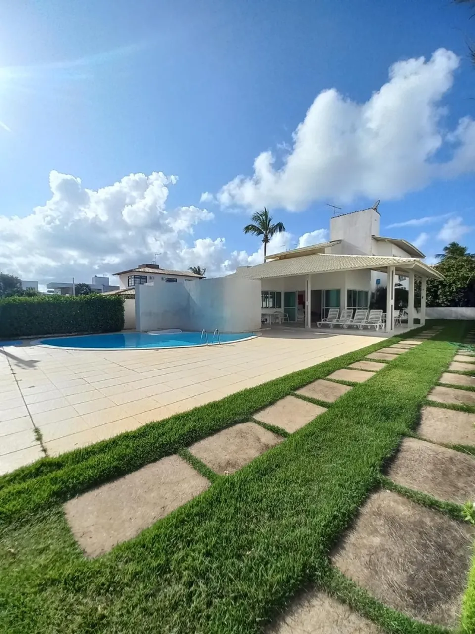 Alugo casa em condomínio fechado na Barra de São Miguel