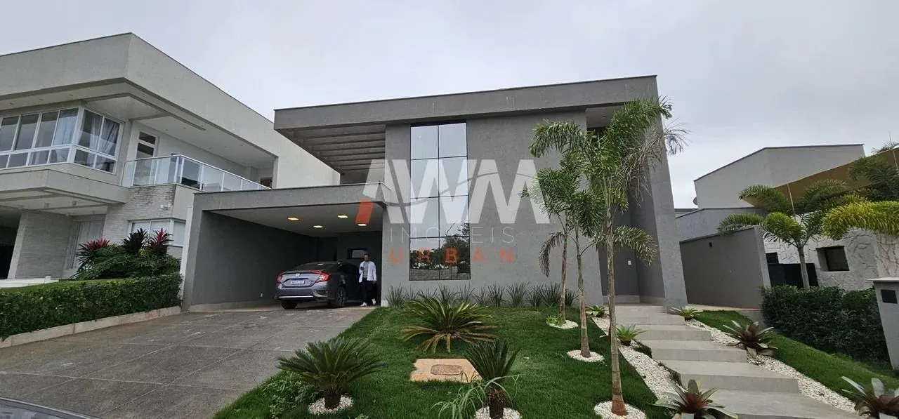 Sobrado à Venda no Goiânia Golfe Clube: 4 Suítes, 235m²