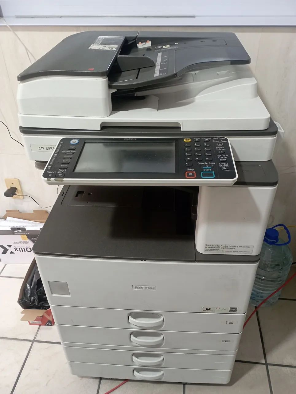 Impressora Ricoh MP3353 mono, ou petro e branco
