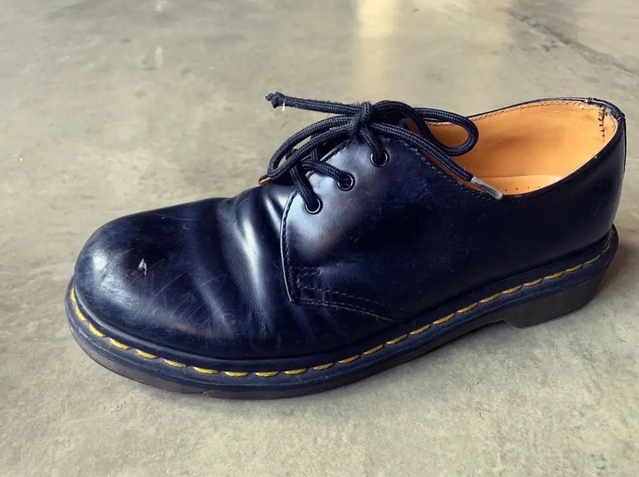 Bota Dr Martens cano baixo tipo sapato - Foto 2