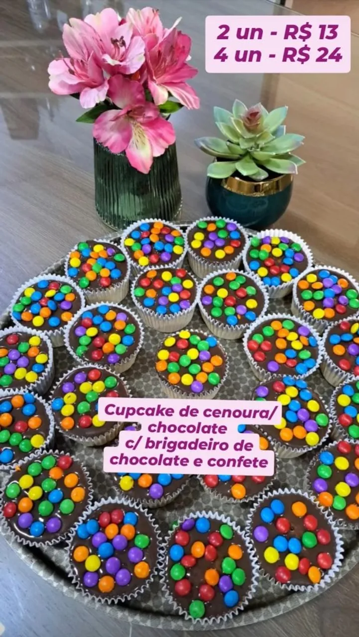 Cupcakes deliciosos de cenoura, chocolate, banana, etc é na Graci Cakes & Cupcakes. Peça!