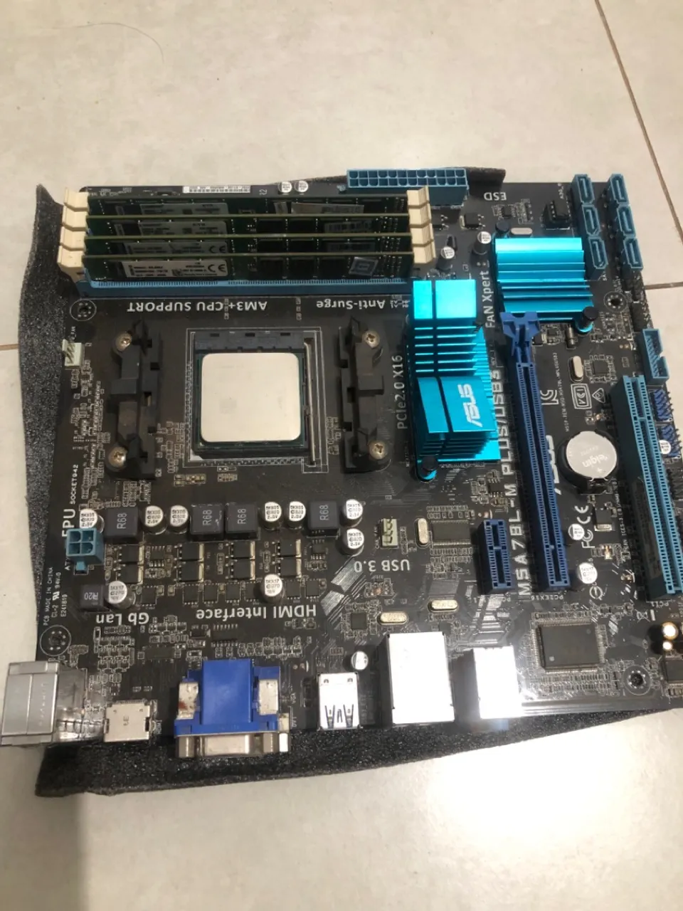Placa-mãe ASUS M5A78L-M PLUS/USB3 AM3+ DDR3