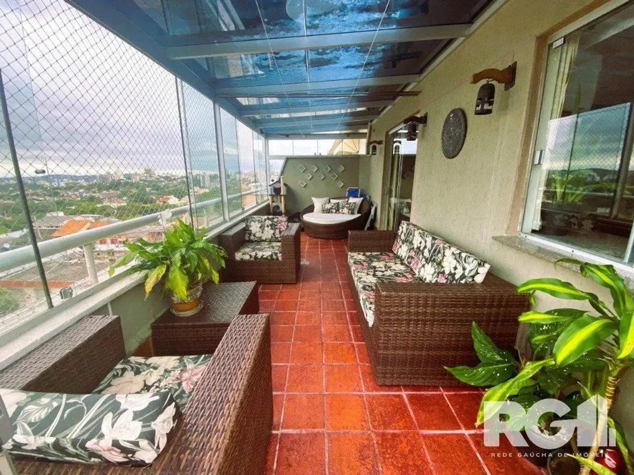 Cobertura de 2 dormitórios com terraço e vista panorâmica.