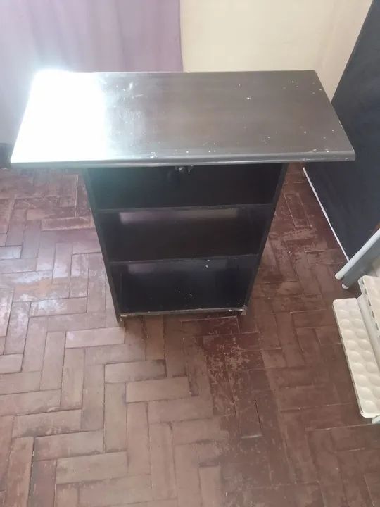 Vendo 1 Rack com 3 prateleiras! Medidas abaixo 