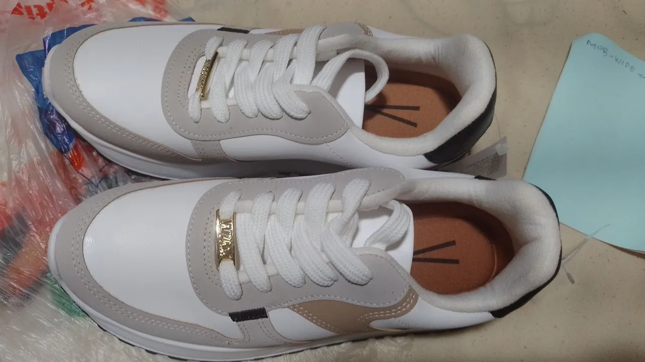 Tênis Feminino Branco com Detalhes