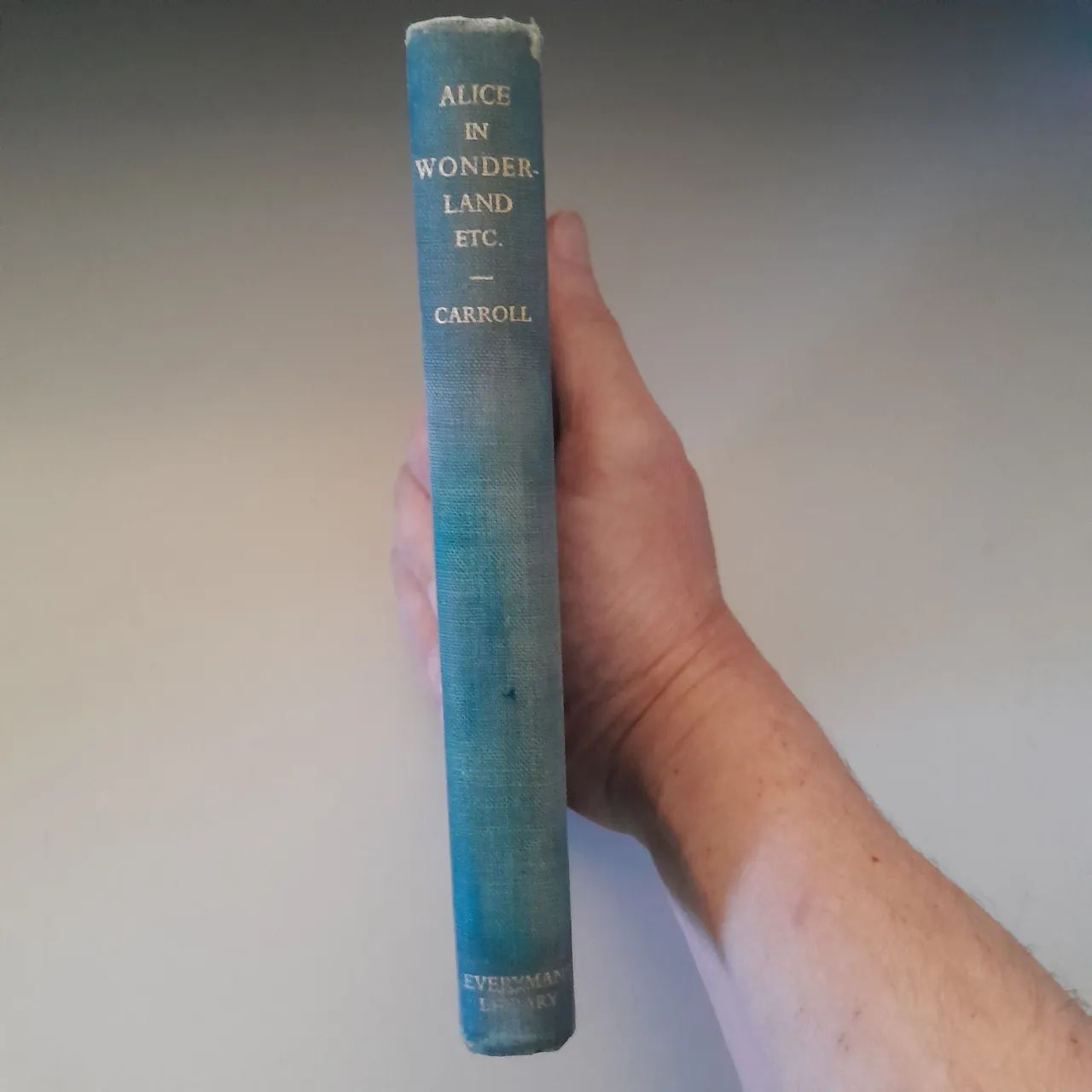 Livro raro de Alice no País das Maravilhas de 1949 com ilustrações do autor - Foto 6