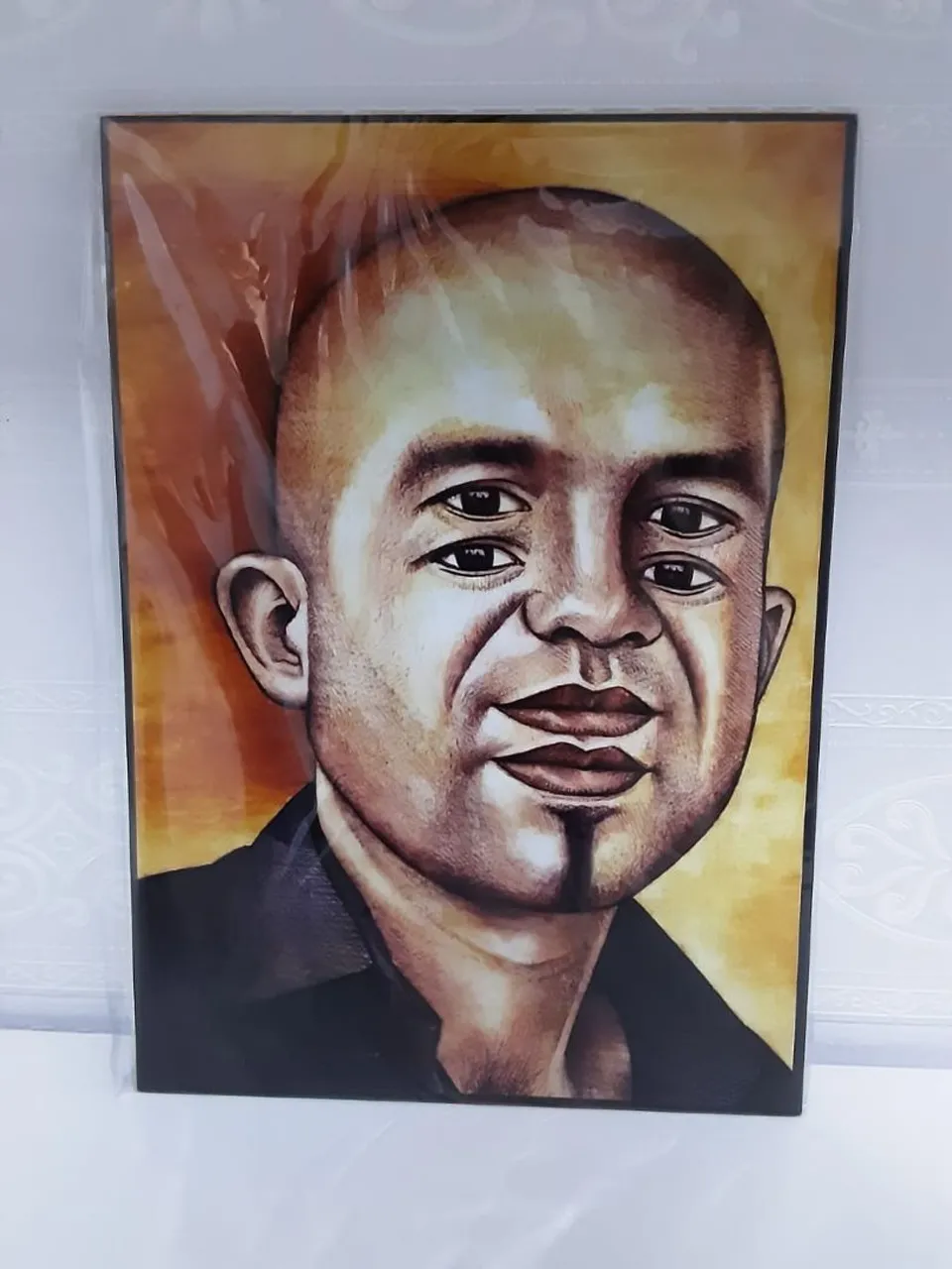 Quadro Artístico Exclusivo - Retrato com Olhos Triplos
