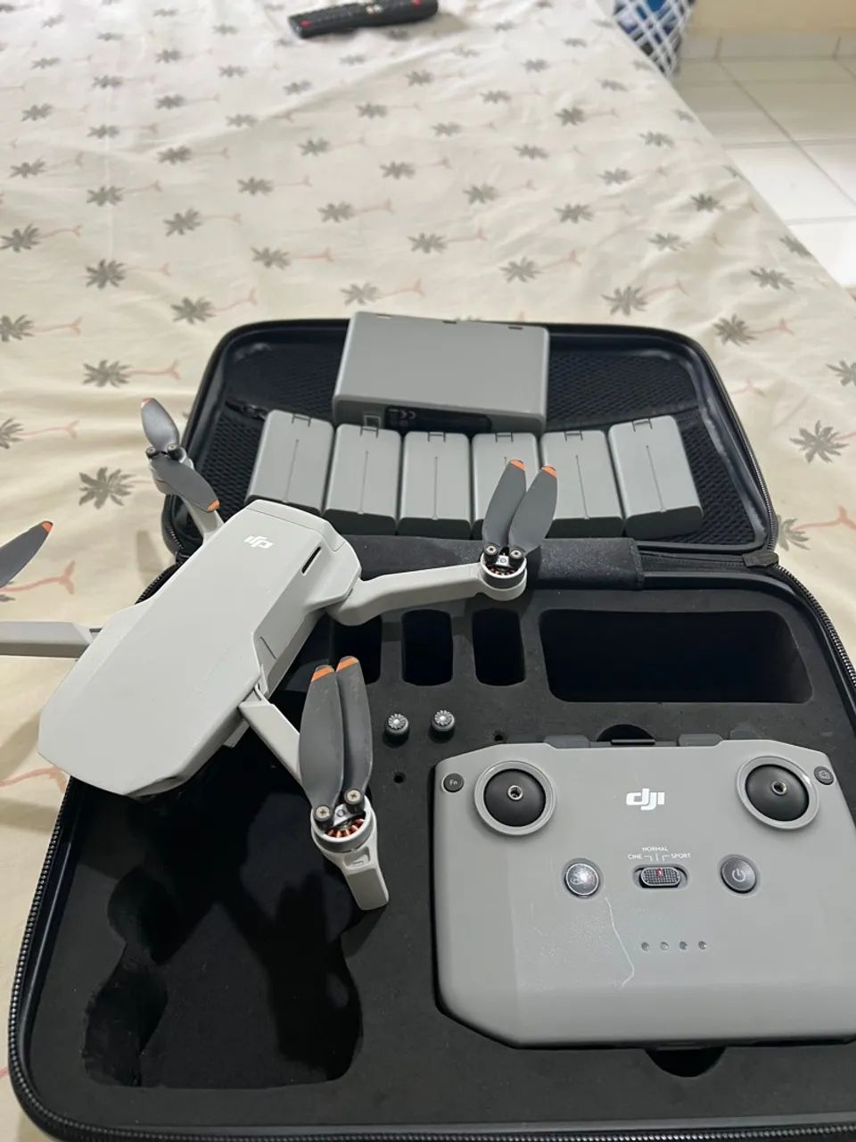 Drone DJI Mini 4K com 6 baterias com pouco uso.