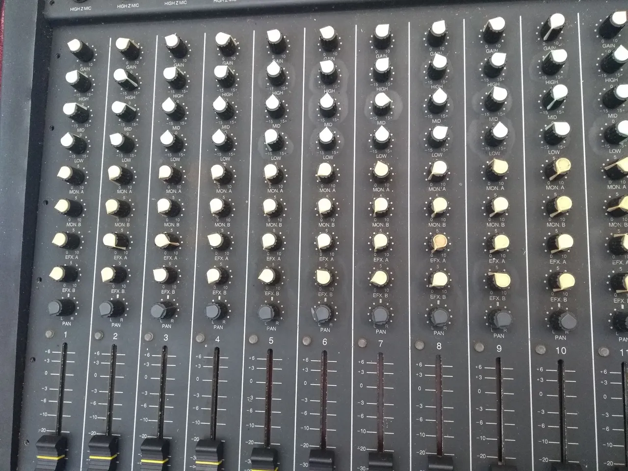 Mesa de Som Analógica Profissional