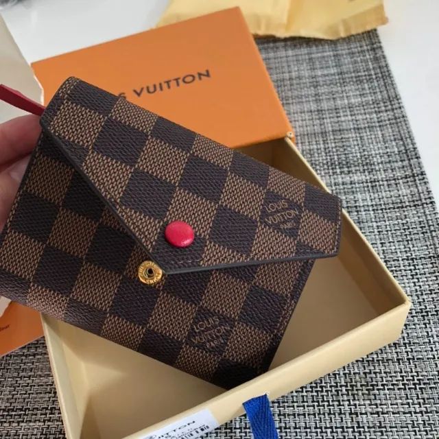 Carteira Louis Vuitton Victorine Red - Foto 2
