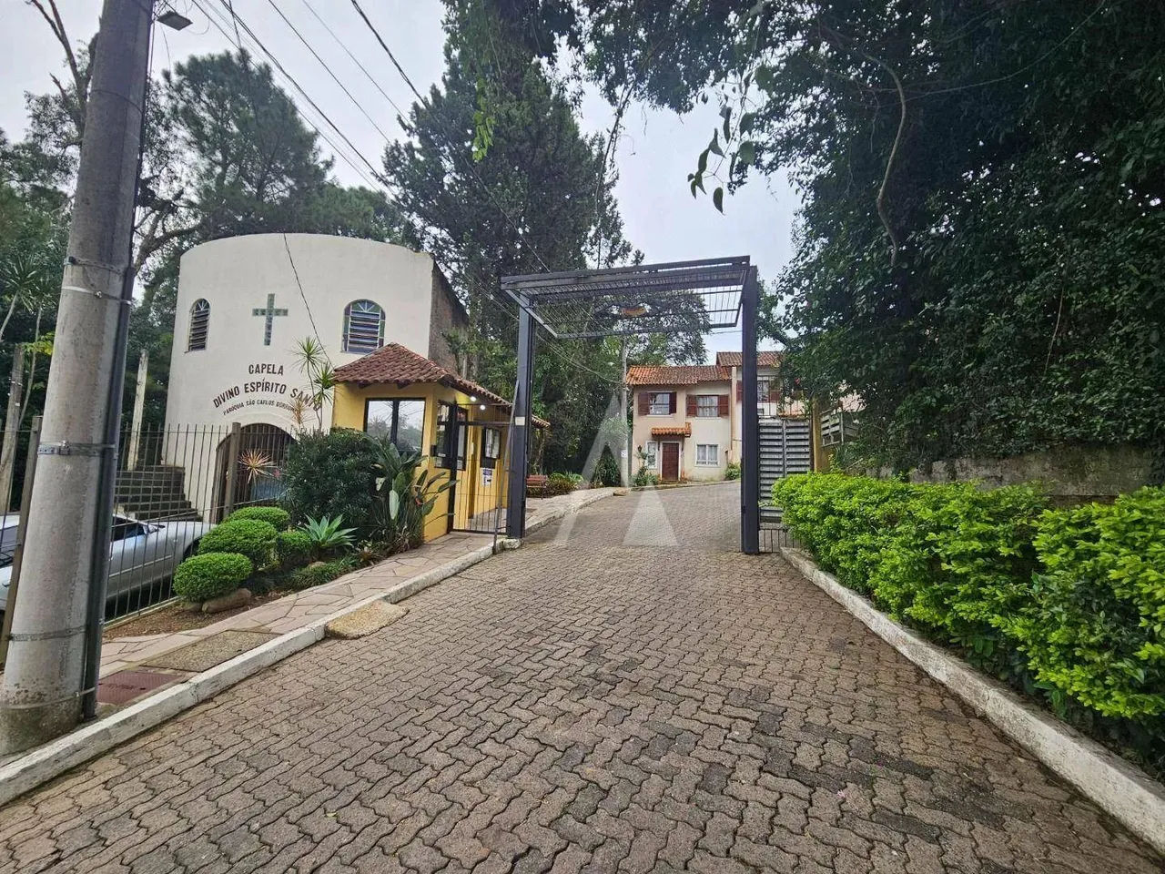 Sobrado com 2 dormitórios para alugar, 68 m² por R$ 1.966,47/mês - Agronomia - Porto Alegr