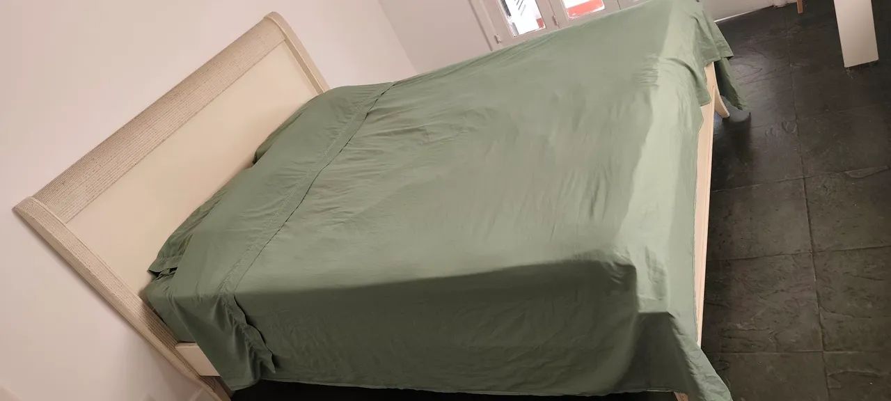 Cama e colchão Queen size