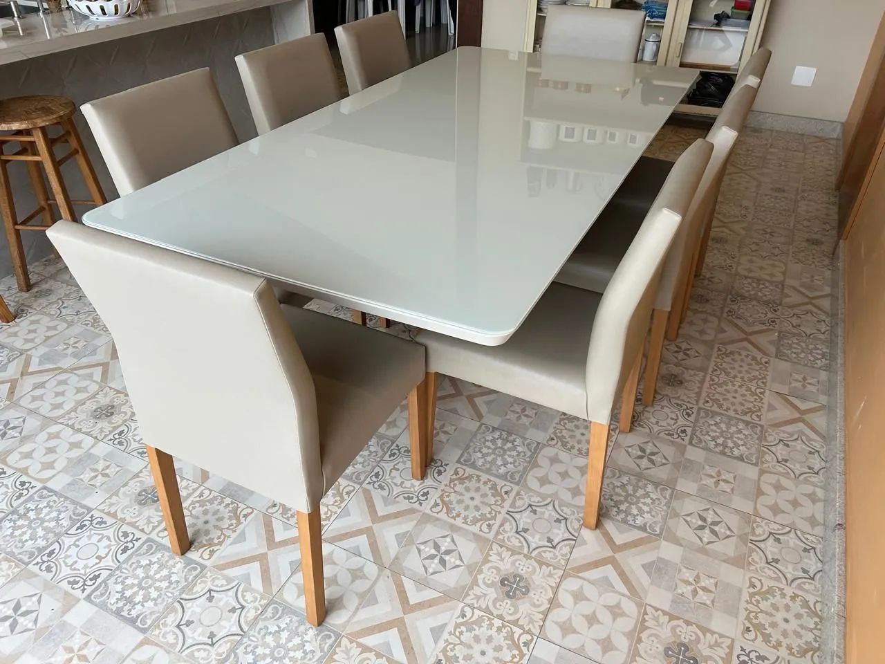 Mesa grande e 8 cadeiras - Foto 4