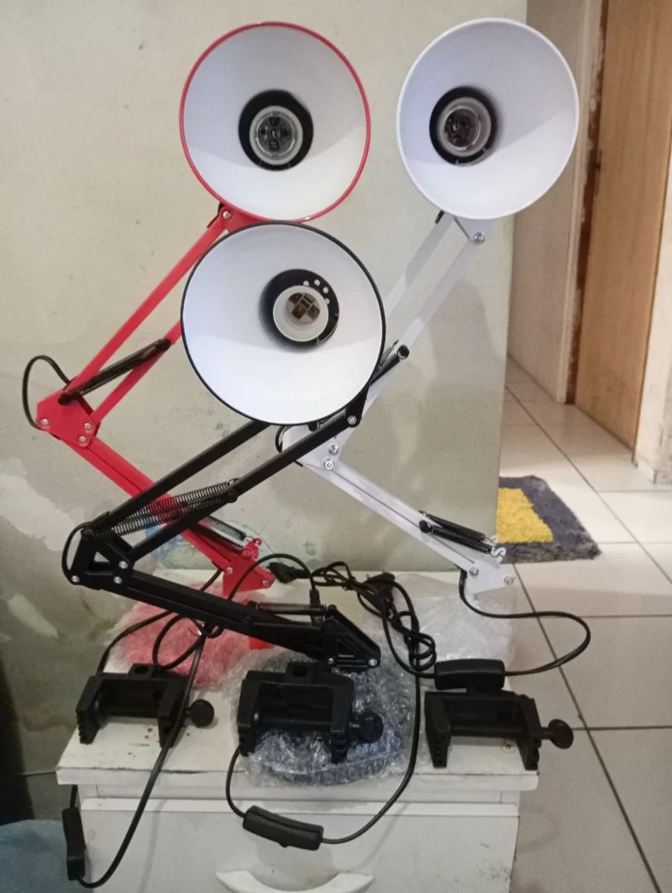 Luminária De Mesa Articulada Abajur Pixar Base E Garra - Foto 5