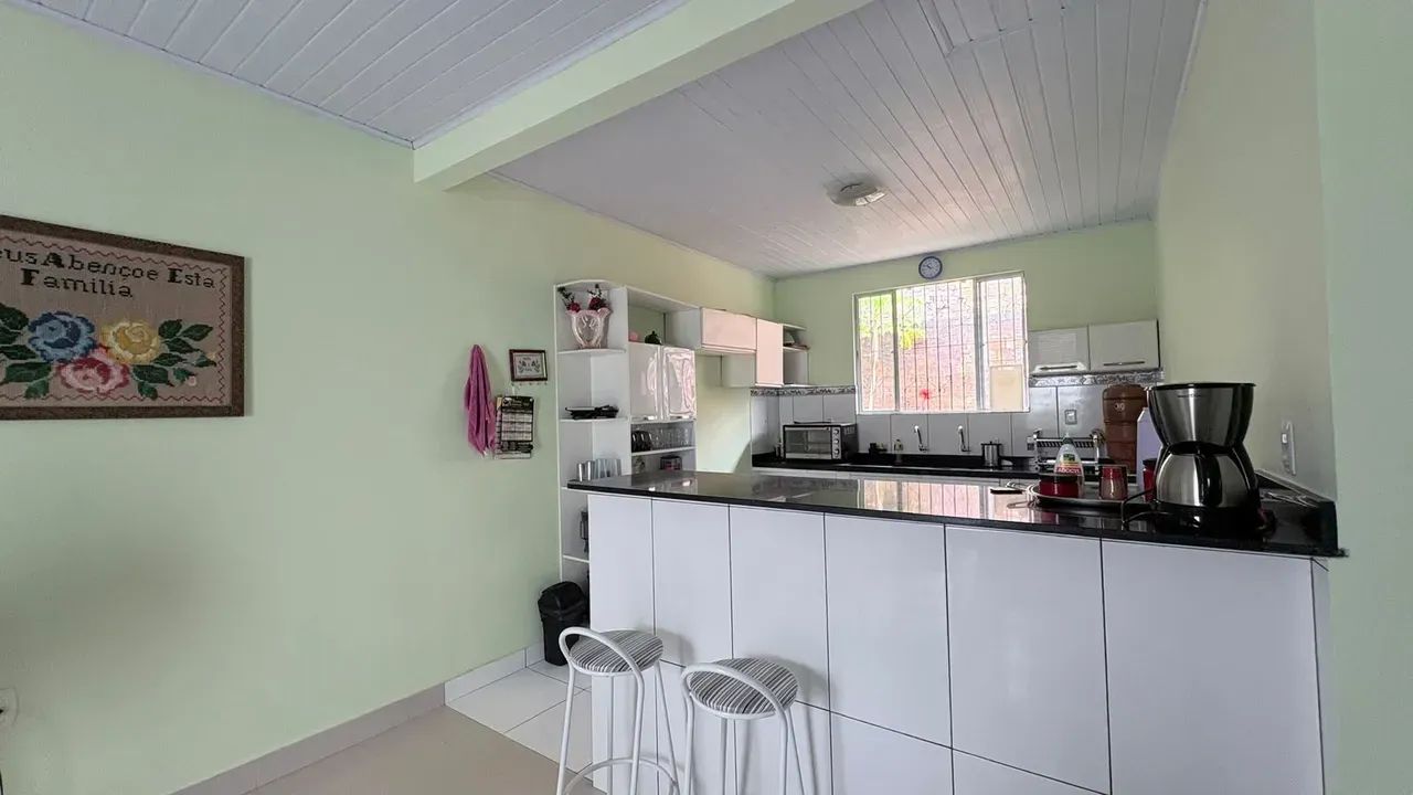 Casa térrea com amplo terreno, 5 quartos e espaço externo - Foto 3
