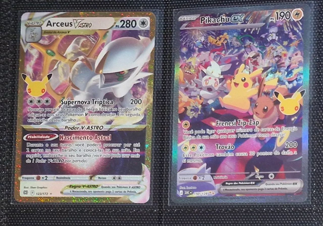Pikachu Noite e Arceus classico 30 anos 