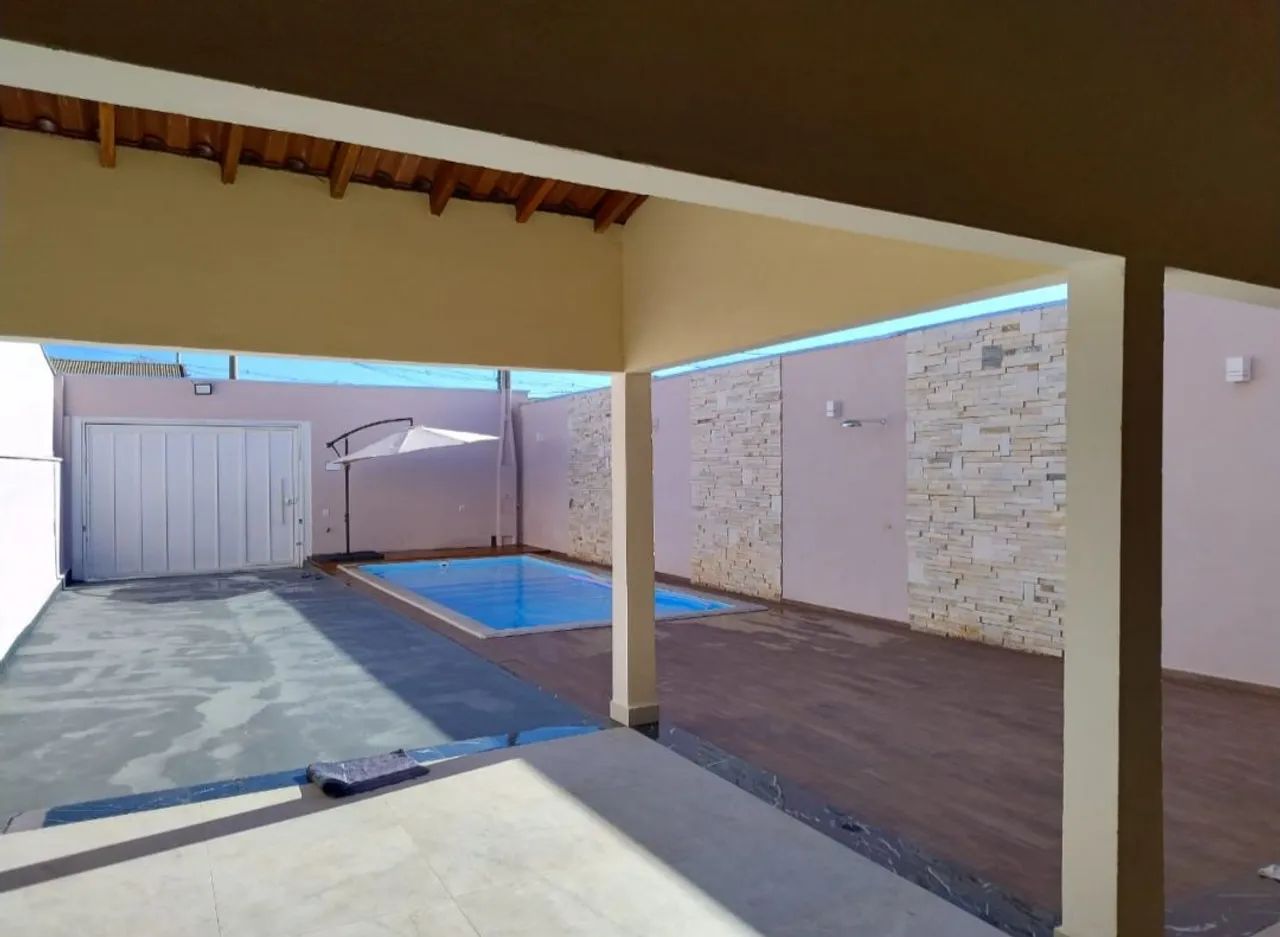 Edícula com piscina. 