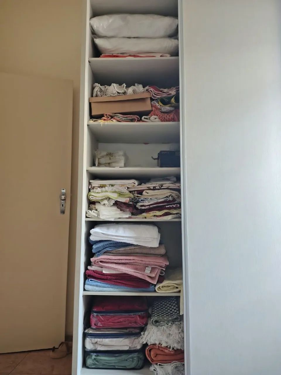 Armário 3 portas e um espelho.  - Foto 4