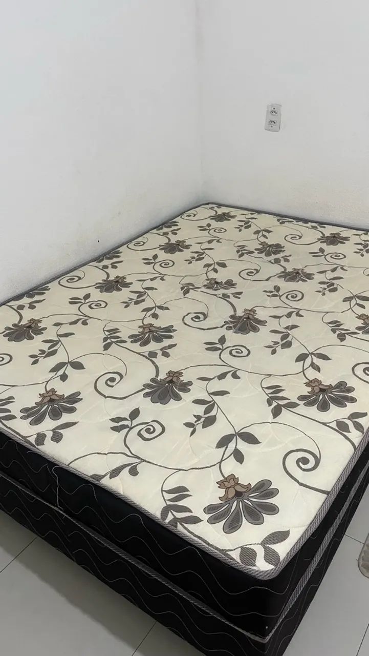 Cama de casal seminova
