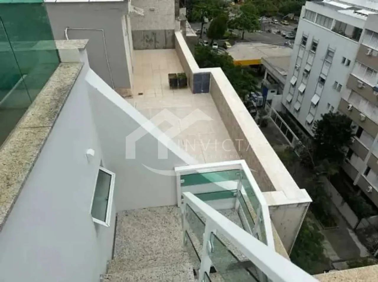 INCRÍVEL COBERTURA TRIPLEX PERTO DA LAGOA!!! - Foto 2