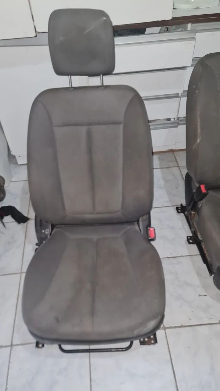Banco dianteiro santa fé dar e vários carros só adaptar - Foto 4
