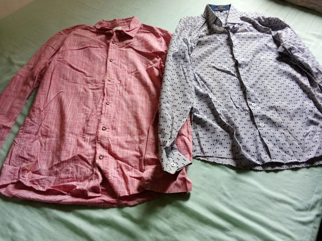 Duas camisas sociais 