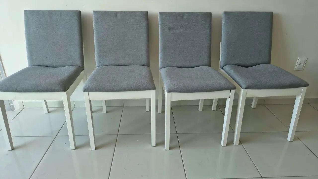 Mesa de vidro com 4 cadeiras  - Foto 2
