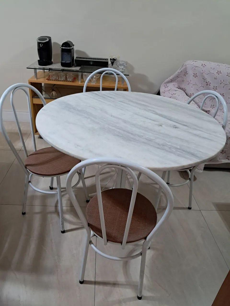 Mesa de Mármore com 4 cadeiras