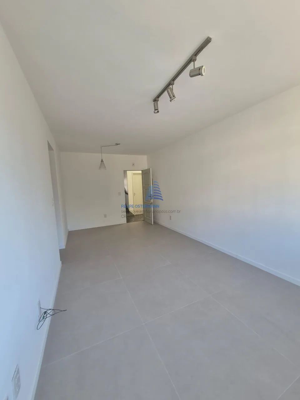 Apartamento 3 dormitórios, reformado no bairro Estreito, Florianópolis/SC