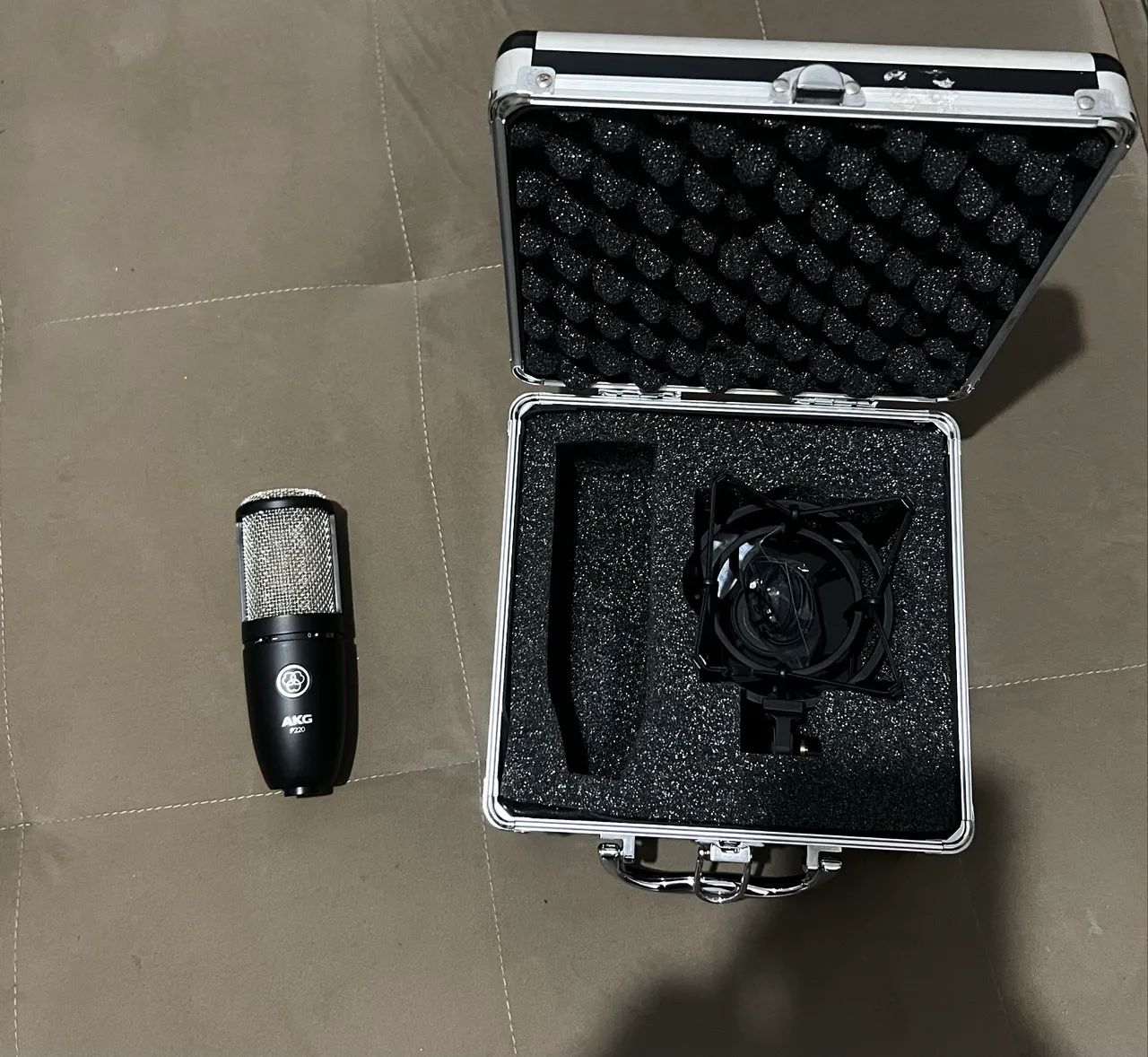 Microfone Condensador AKG P220  - Foto 2