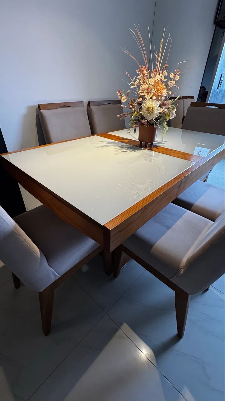 Mesa com 6 cadeiras retrátil de 6 e 8 lugares 
