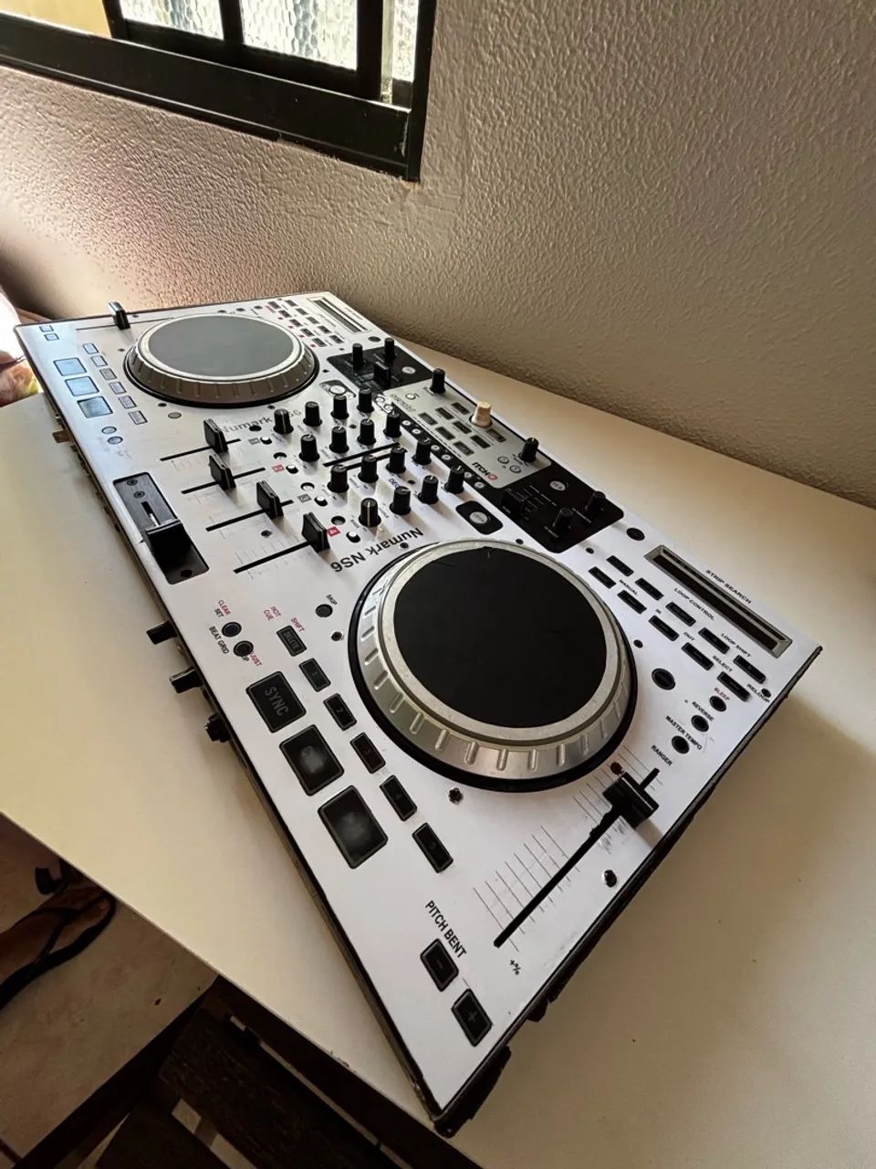 Controladora numark NS6 + case sob medida 