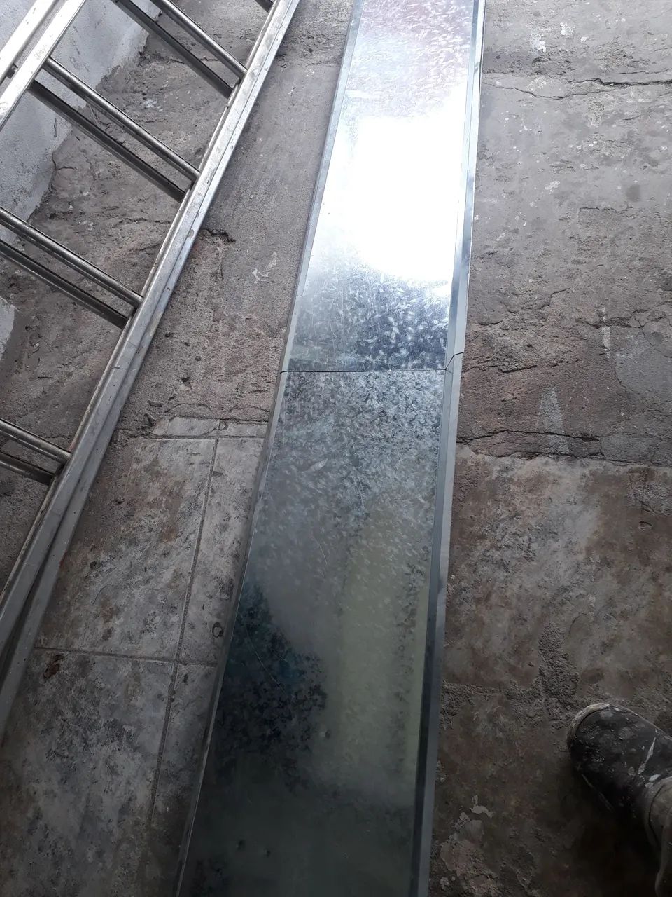 Colocamos calha ,rufos e colocamos forro PVC e porta sanfonada  - Foto 3
