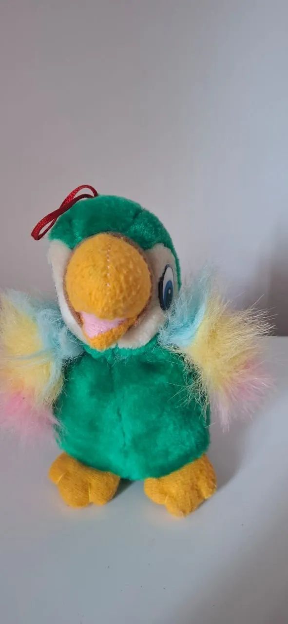 Pelúcia de papagaio arco íris 
