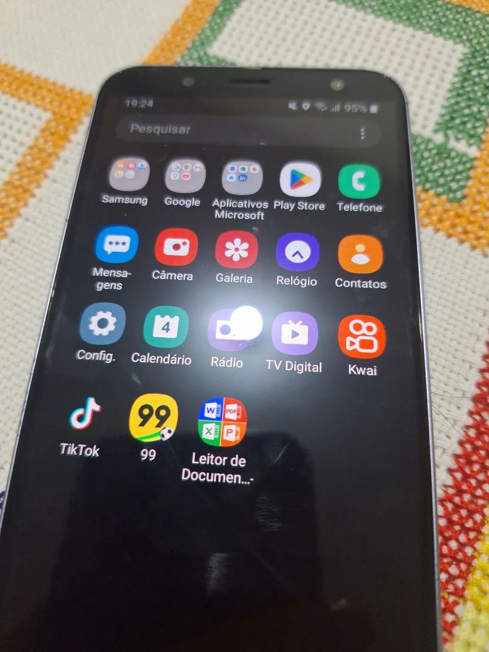 Celular Samsung j6 32 com TV aberta  - Foto 2