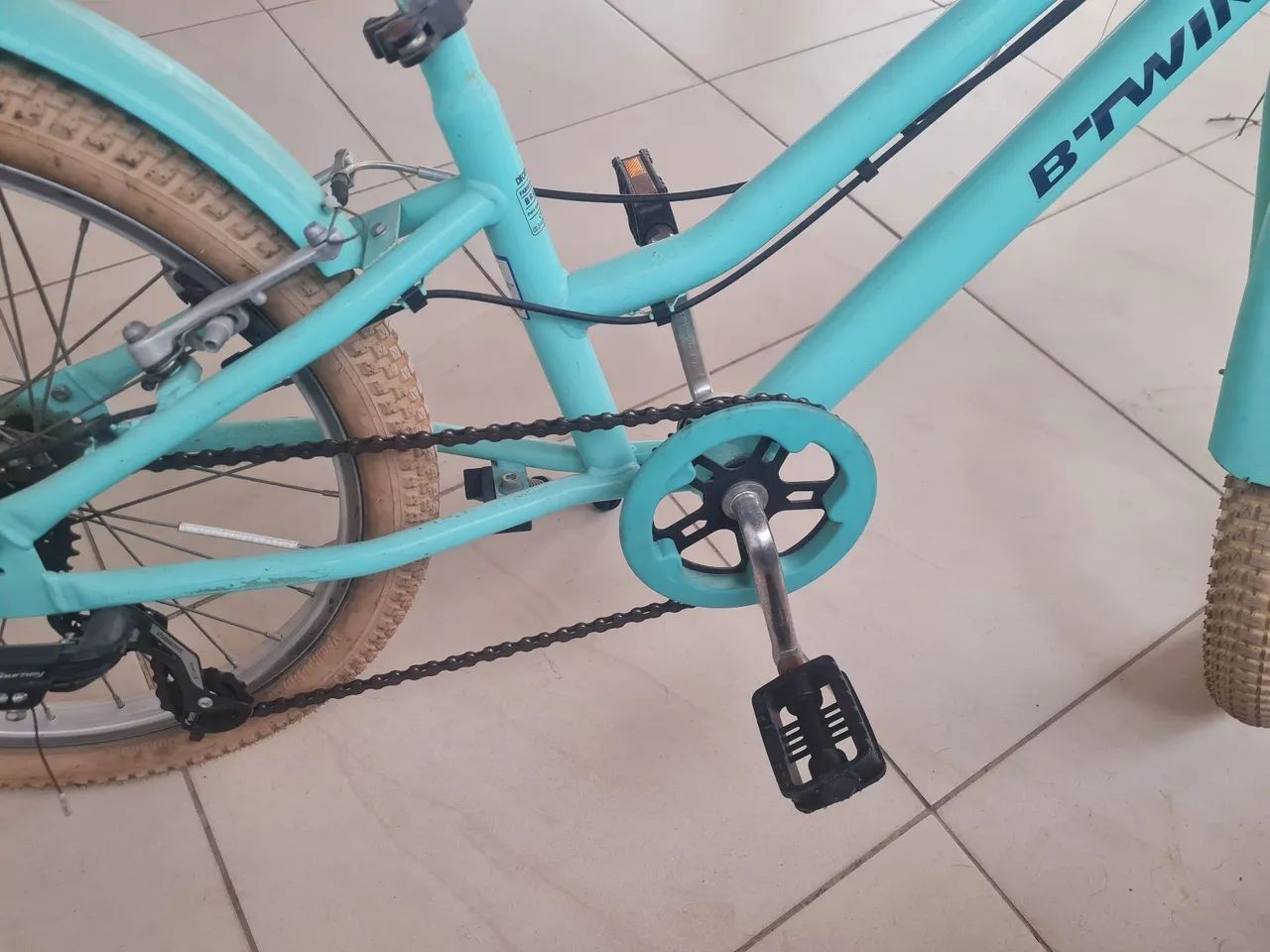 Bicicleta Infantil Aro 20 em excelente estado - Foto 4