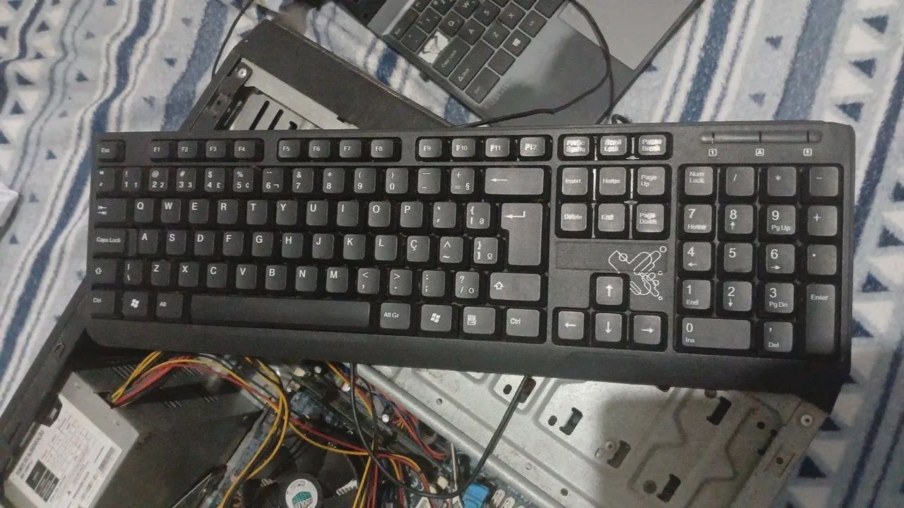 Cpu, teclado e notebook  - Foto 2