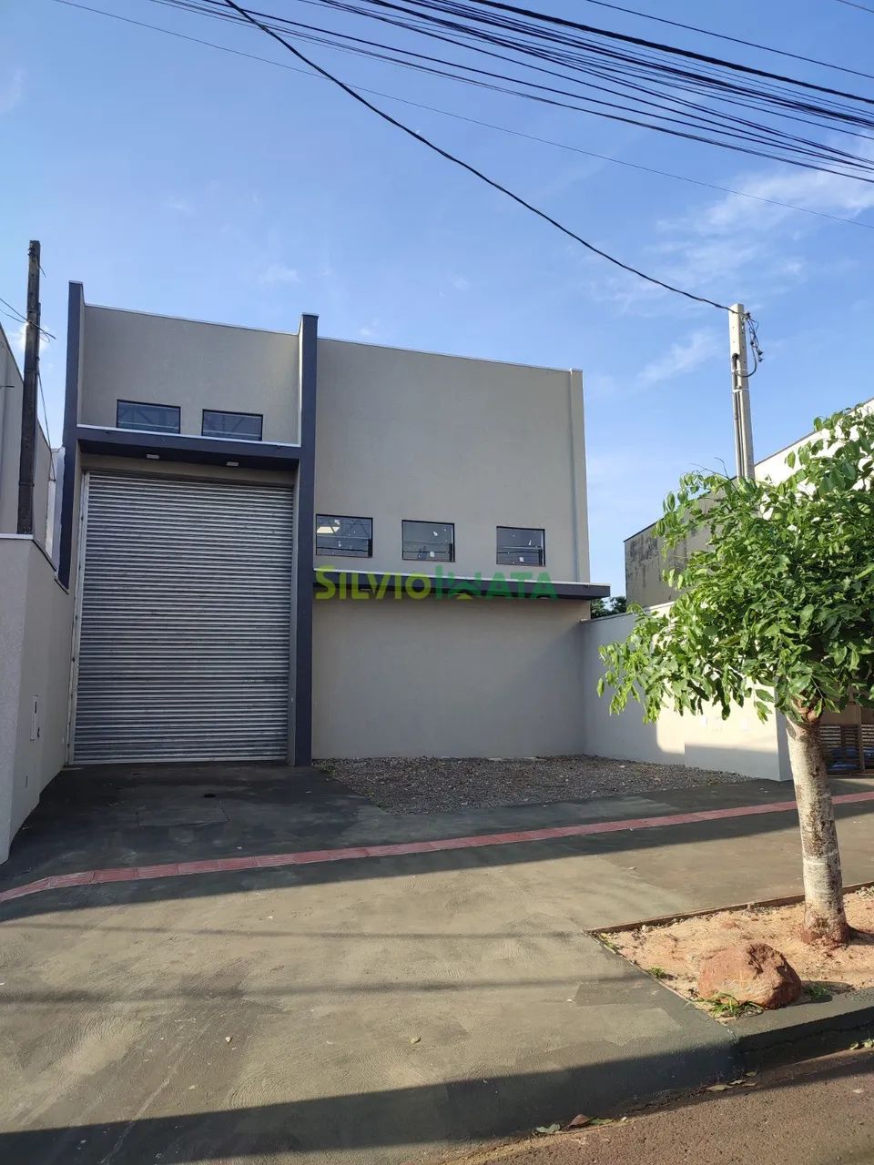 EXCELENTE SALÃO COMERCIAL DE 200 M² PARA ALUGAR NO JARDIM SÃO FRANCISCO.