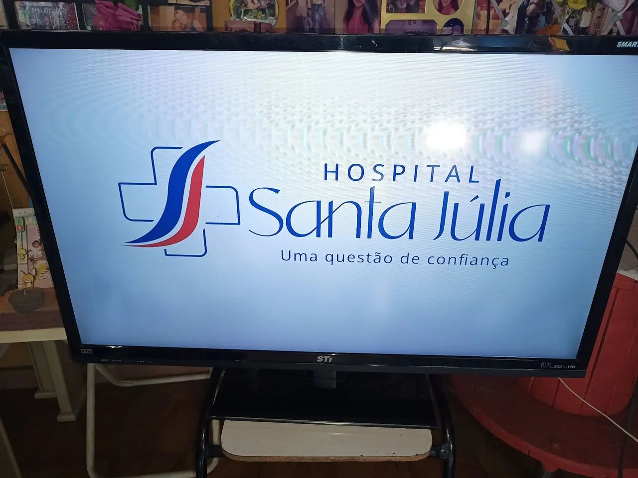 V nada de uma tv STi 40 polegadas pega internet via cabo de rede ótima tv  valor 400.00 - Foto 2