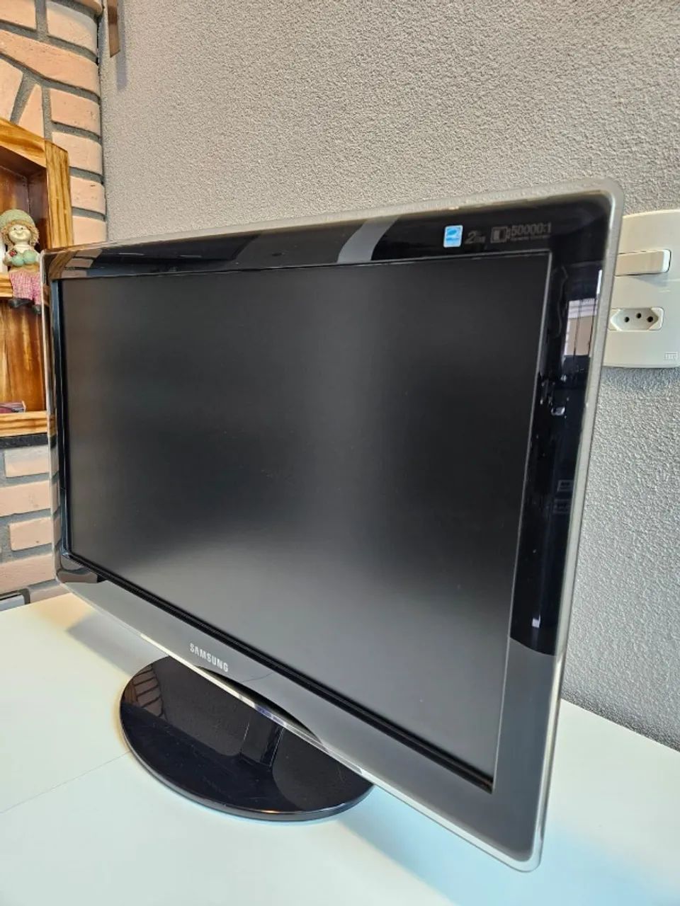Monitor Samsung P2370 (com cabo de alimentação) 