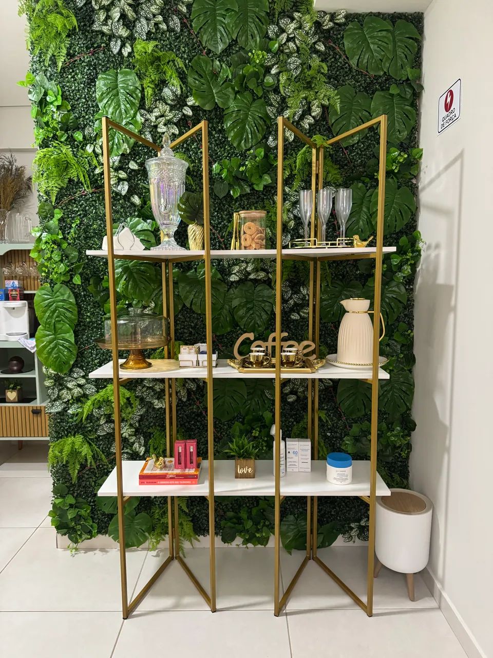 Estante estilo biombo Branco com Dourado 