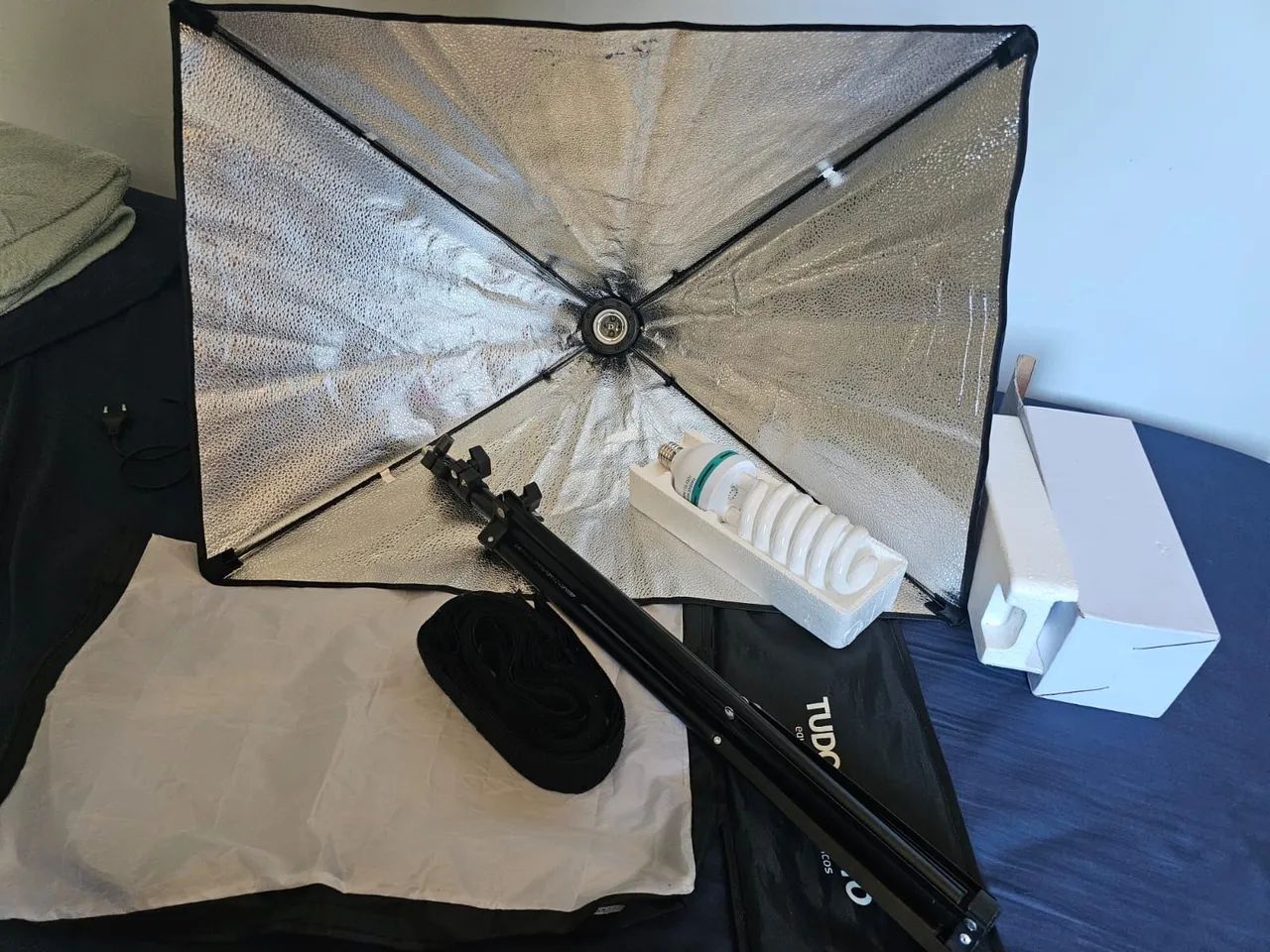 Kit Iluminação Softbox, 2 Lâmpadas, 2 Tripés, Grid e Bolsa - Foto 4