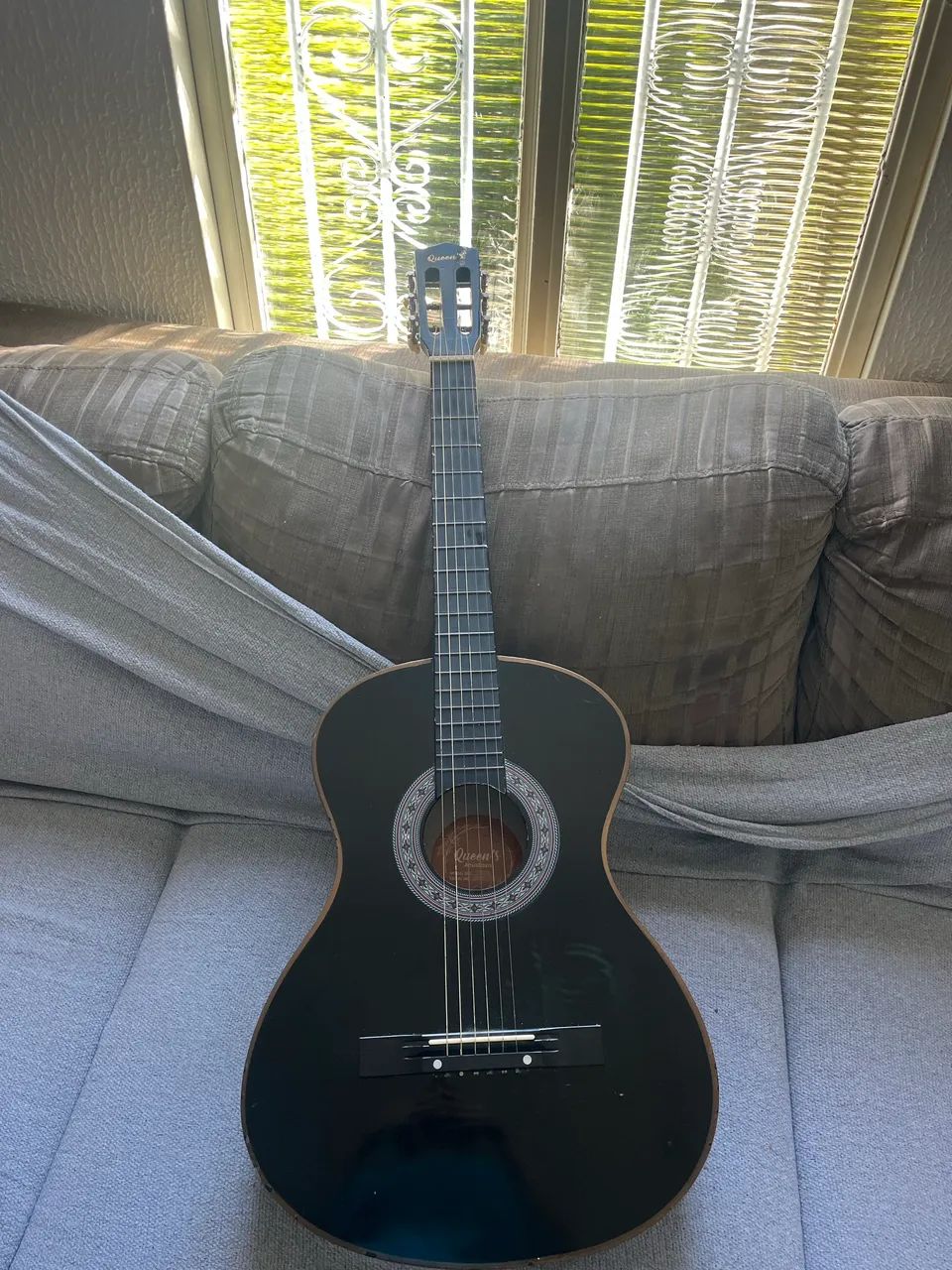 Vendo um violão 
