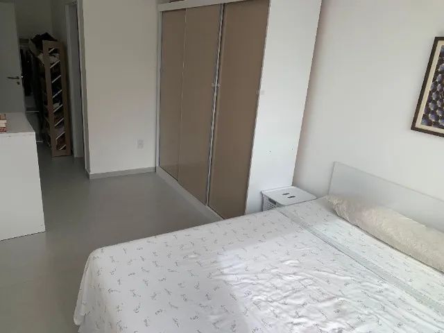 Apartamento mobiliado com 2 dormitórios a 800 metros do mar em Florianópolis