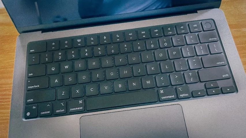 MacBook Pro 14" Apple M4 16GB 512GB Space Black | Excelente estado - Foto 3