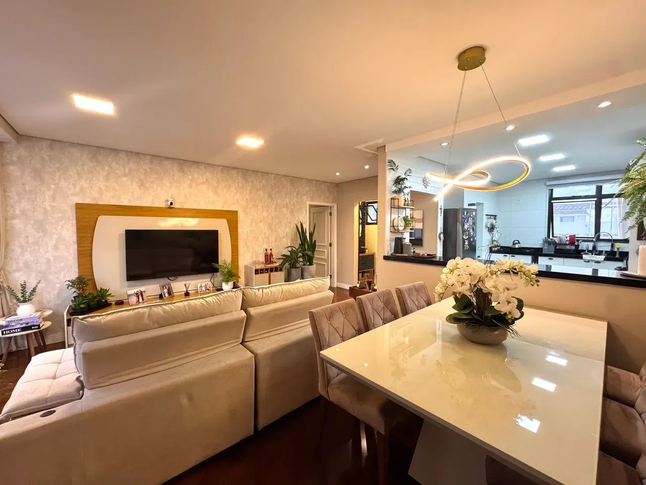 Este elegante apartamento de 117m² une espaço, conforto e praticidade - Foto 3