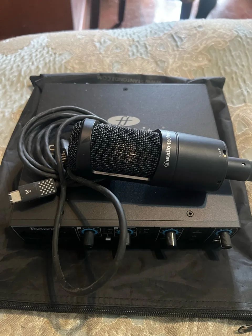 Fucusrite Saffire PRO  . Com  microfone  - Foto 2