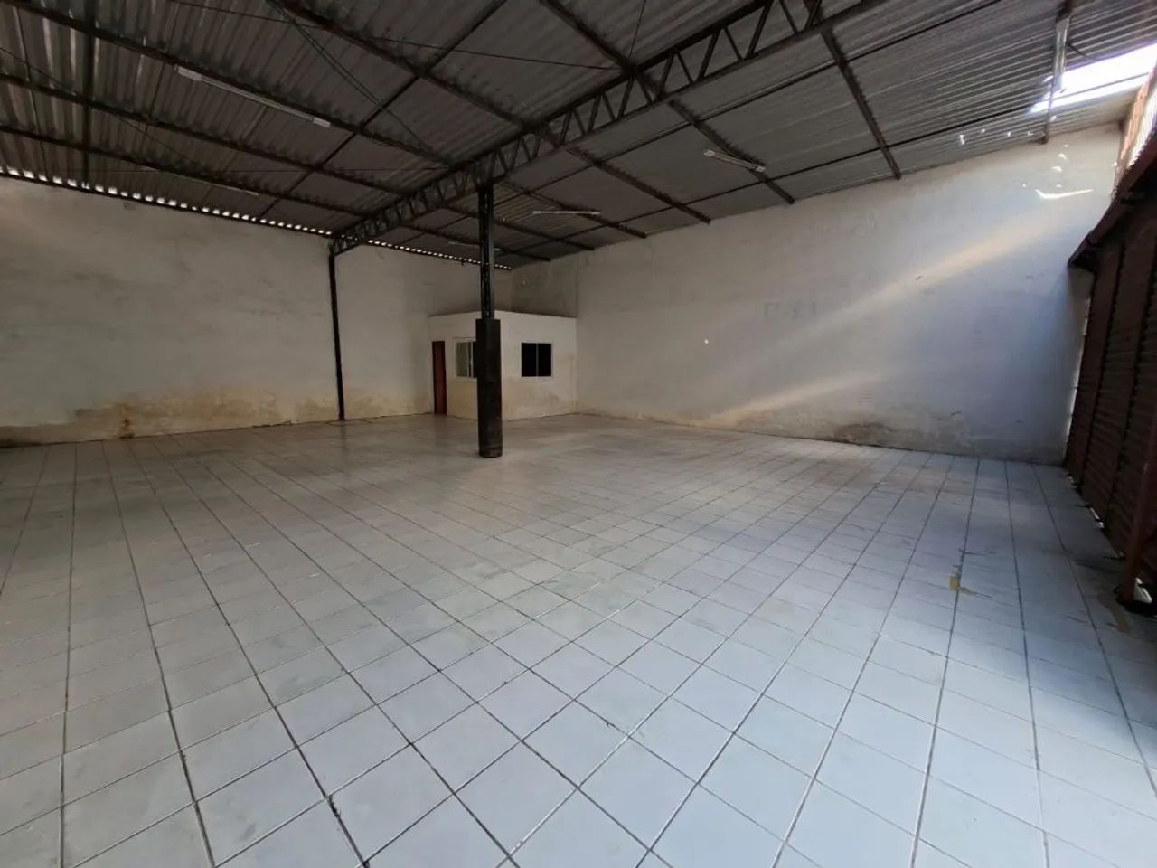 Galpão de aproximadamente 170m² com 1 deposito. - Foto 3