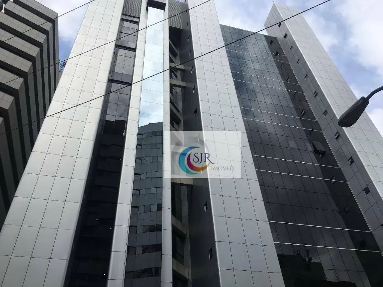 Sala comercial de 446 m² em vão livre com 10 vagas de garagem!!