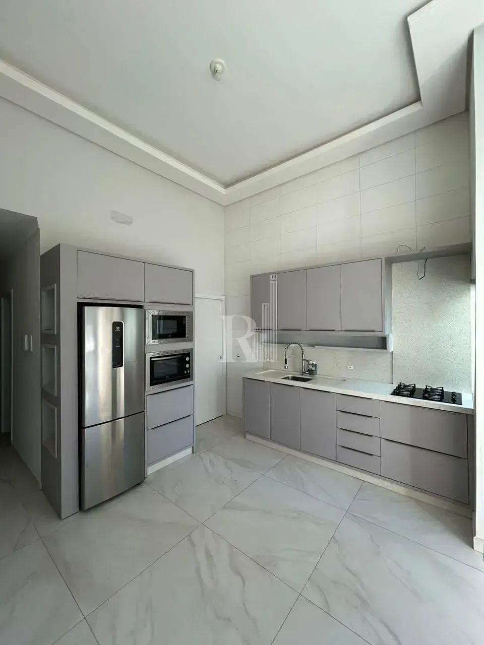 Casa semi mobiliada para locação com suíte, área de lavanderia coberta, vaga de garagem e  - Foto 4